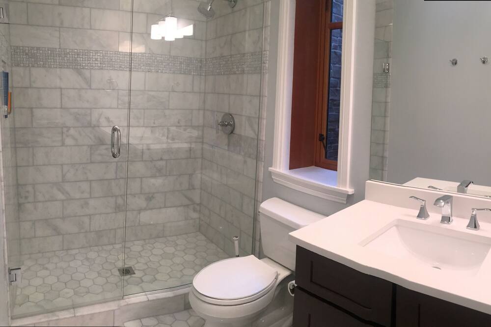 Photo of Bathroom in Mapleton Hill