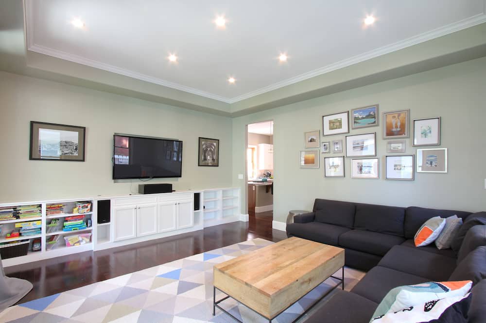 Photo of Livingroom in Mapleton Hill