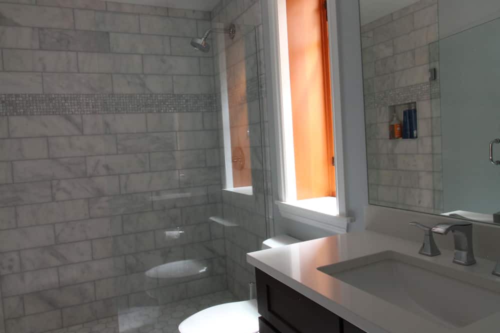 Photo of Bathroom in Mapleton Hill