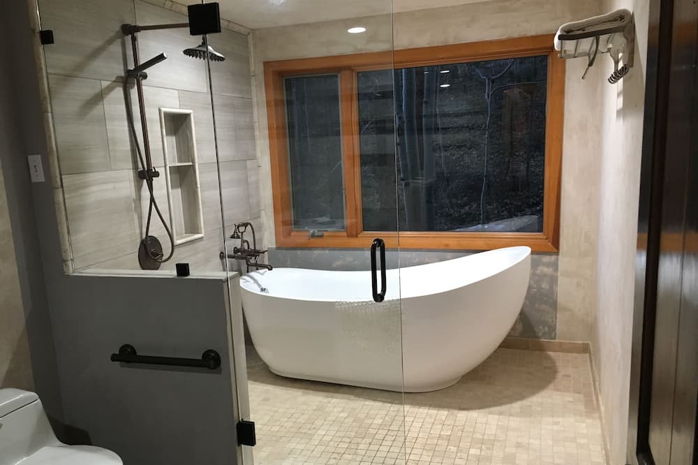 Photo of Bathroom in Grand View Highlands