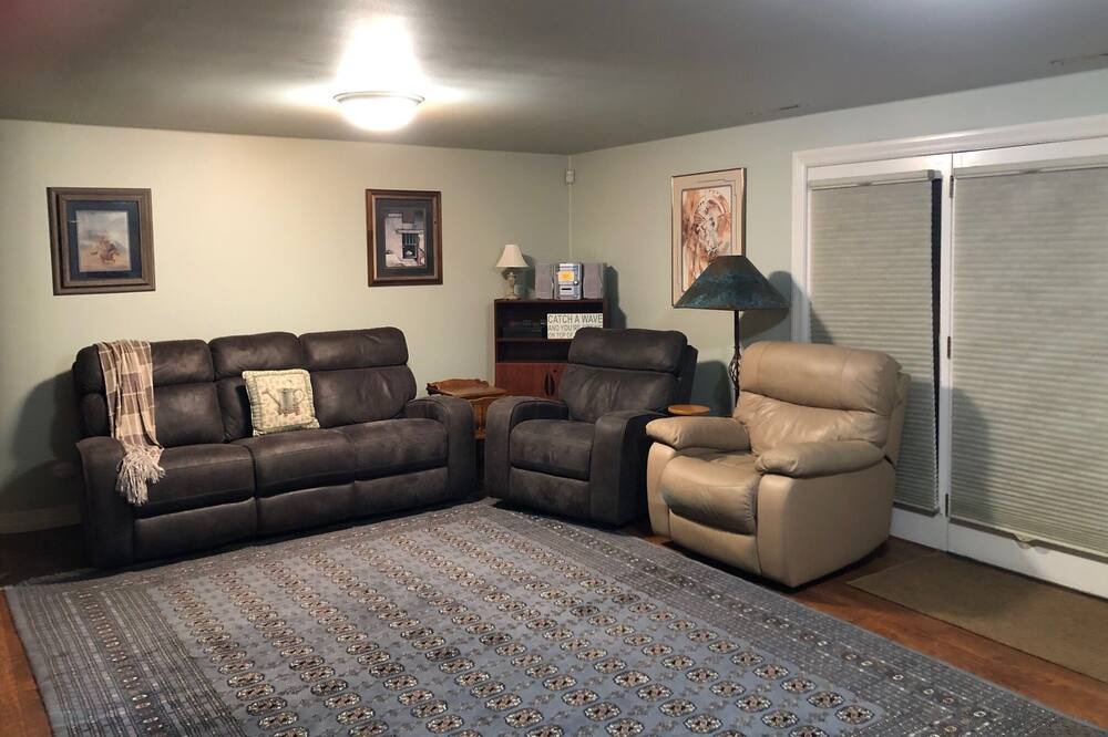 Photo of Livingroom in East Colorado Springs