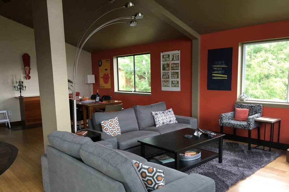 Photo of Livingroom in Michigan Hill