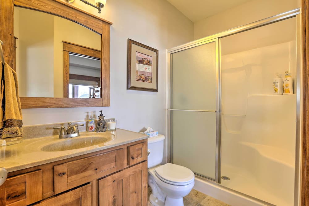 Photo of Bathroom in Summit Cove