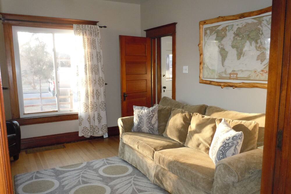 Photo of Livingroom in Sunnyside