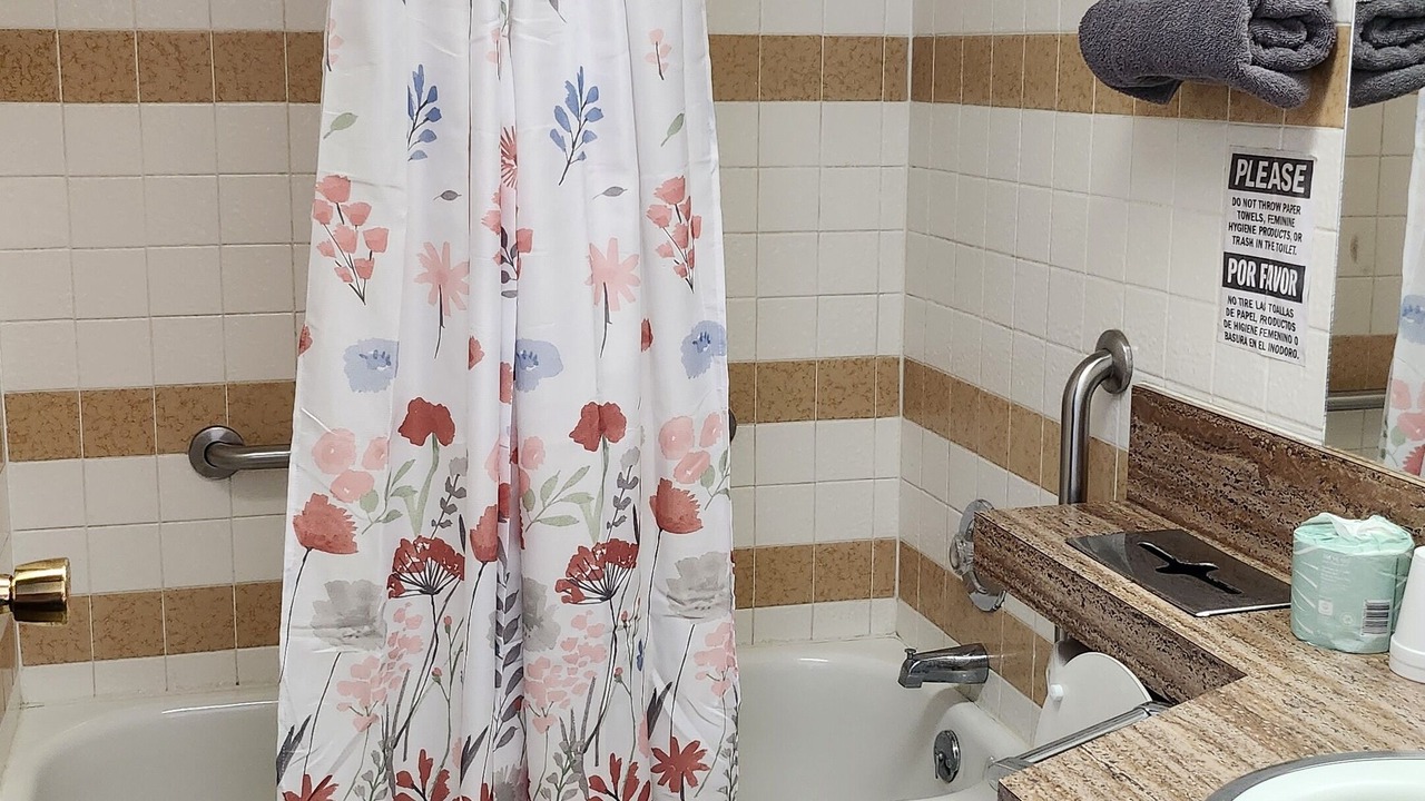 Photo of Bathroom in Lamar