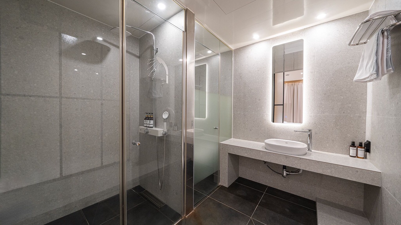 Photo of Bathroom in Guwol-dong