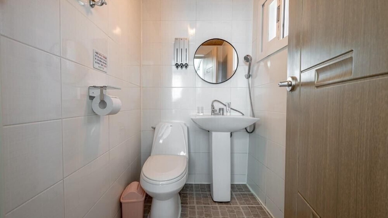 Photo of Bathroom in Hallim