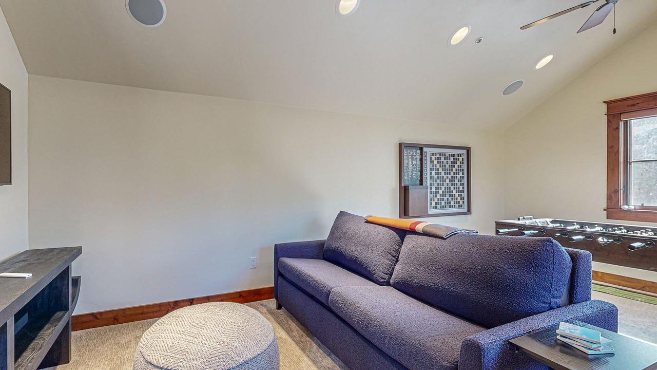 Photo of Livingroom in Edwards