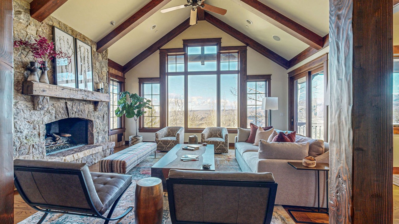 Photo of Livingroom in Edwards
