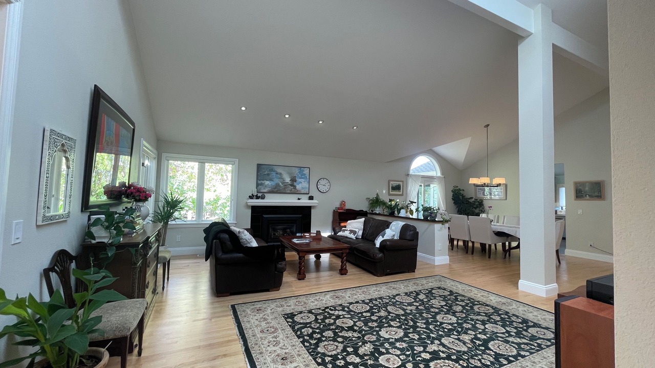 Photo of Livingroom in Wonderland Hills