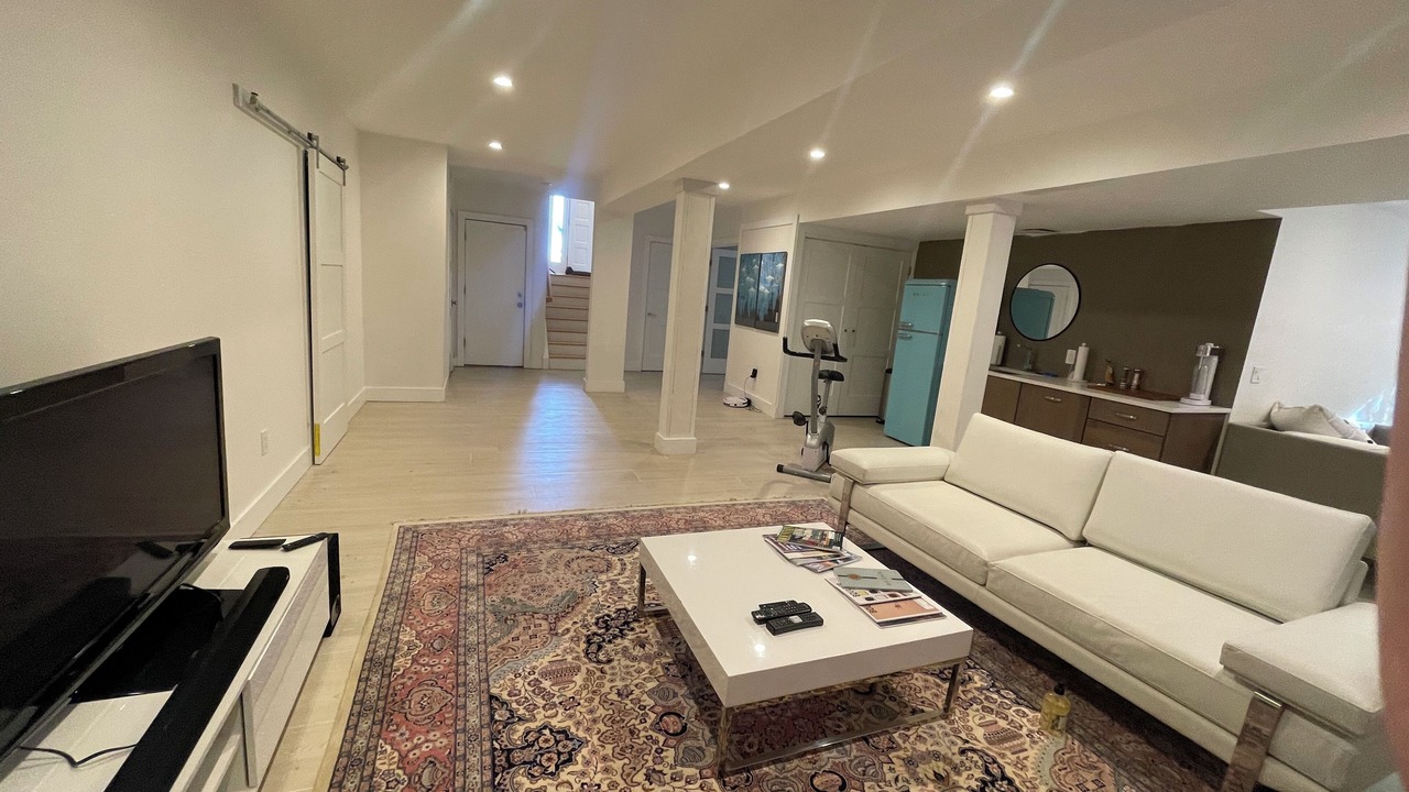 Photo of Livingroom in Wonderland Hills