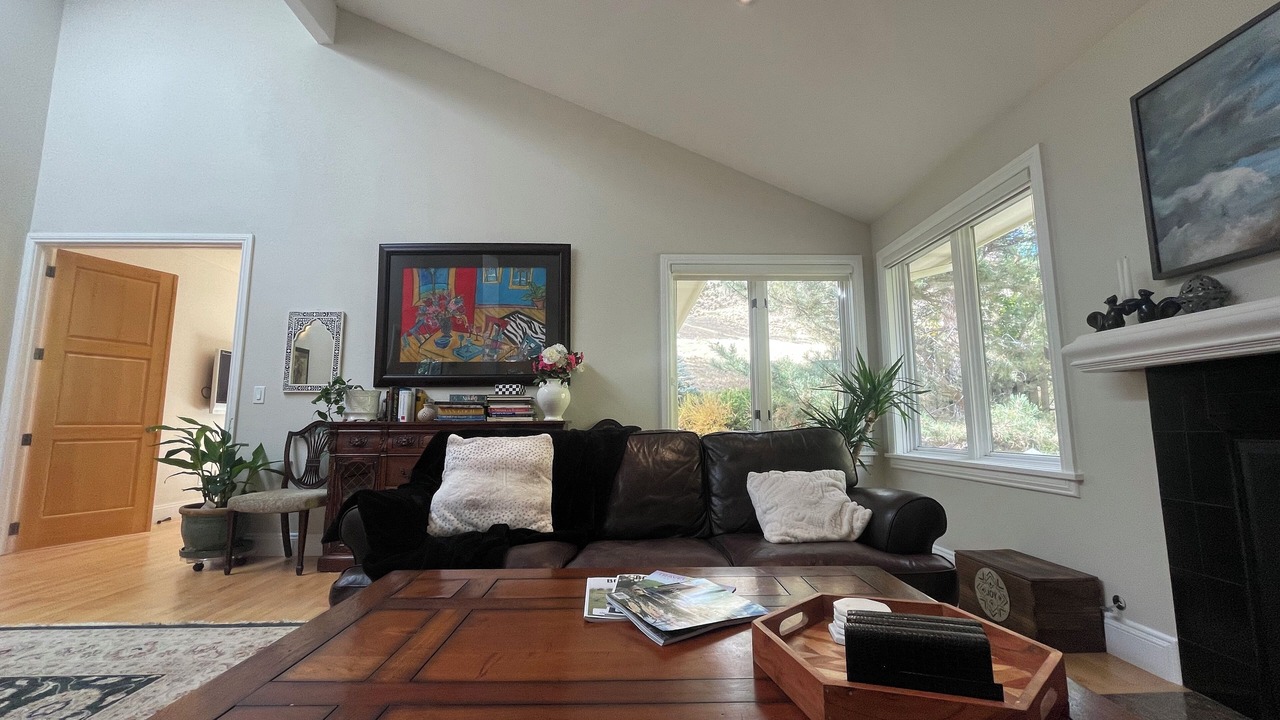 Photo of Livingroom in Wonderland Hills