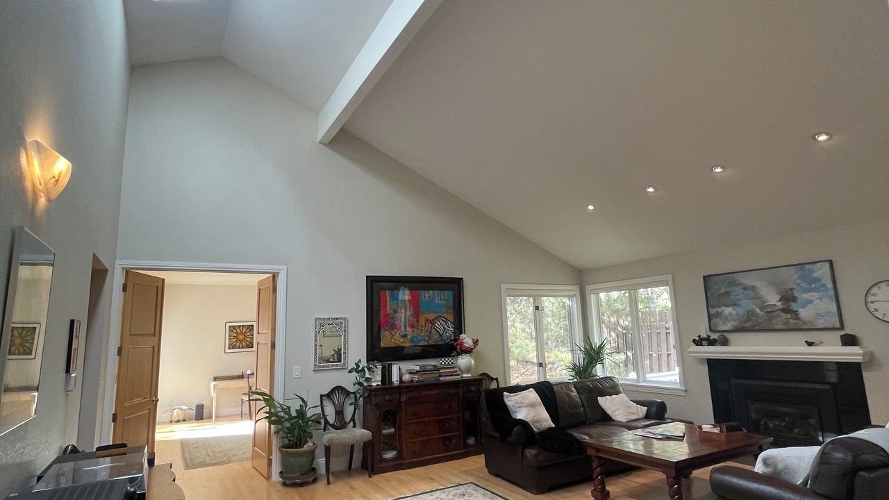 Photo of Livingroom in Wonderland Hills