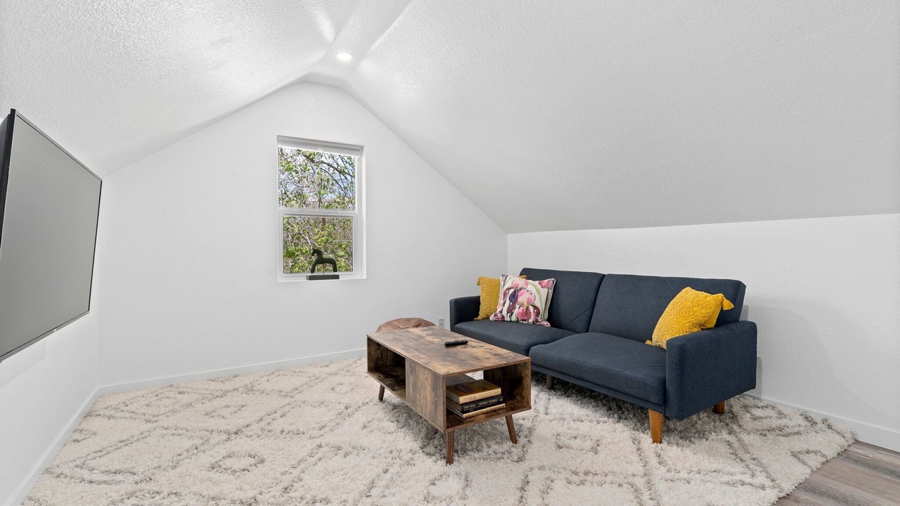 Photo of Livingroom in Hale