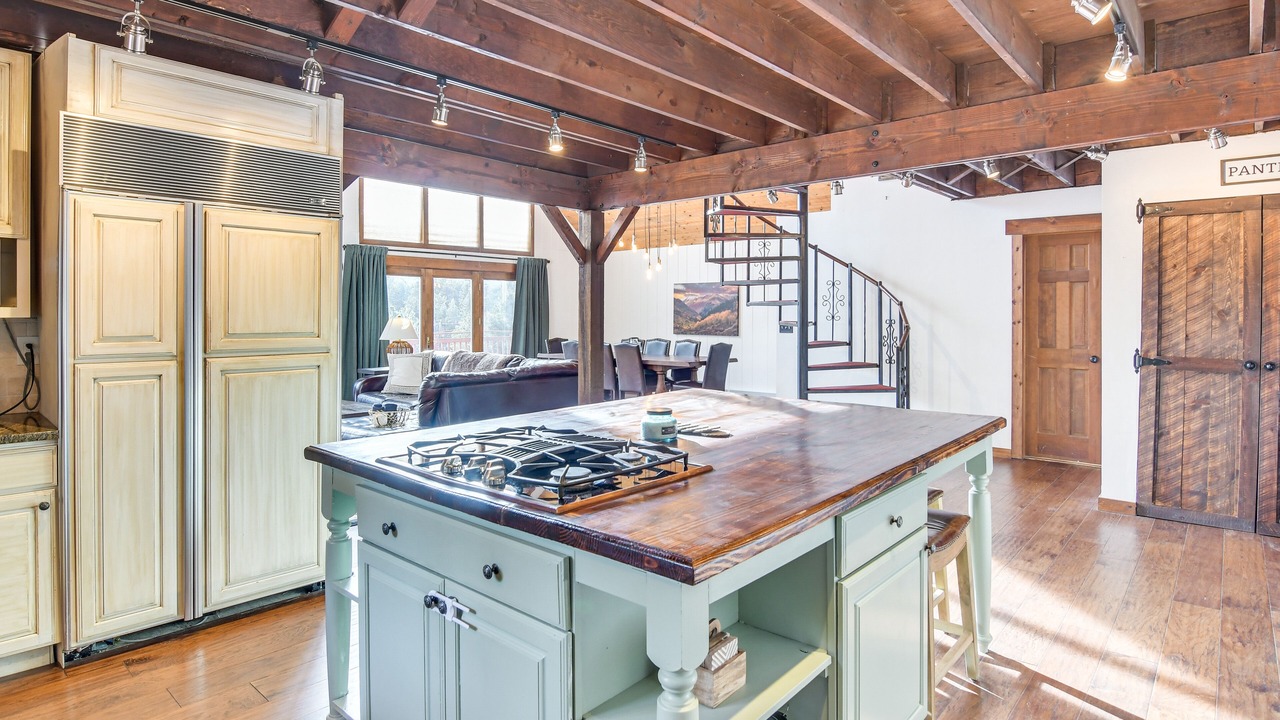 Photo of Kitchen in Evergreen West Central