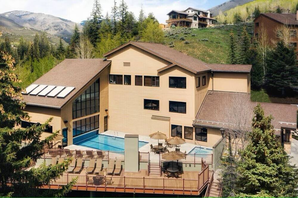 Photo of Outdoor in Highland Meadows