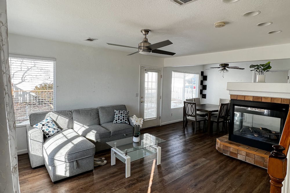 Photo of Livingroom in Green Valley Ranch