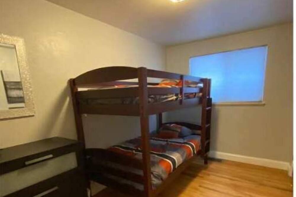 Photo of Bedroom in Jefferson Park