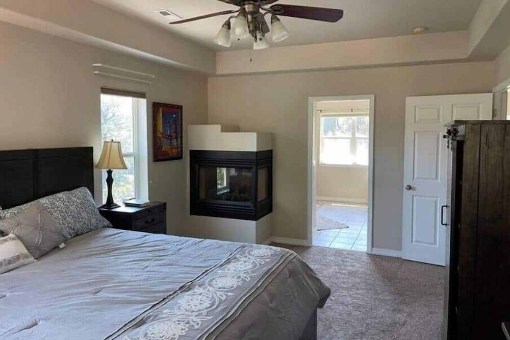 Photo of Bedroom in Northwest Colorado Springs