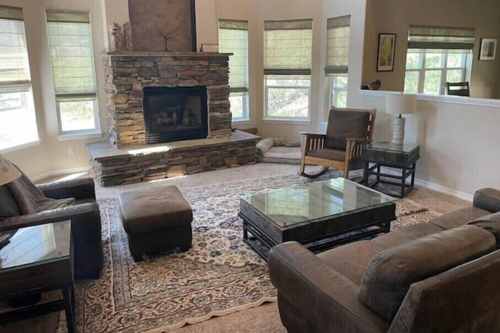 Photo of Livingroom in Northwest Colorado Springs