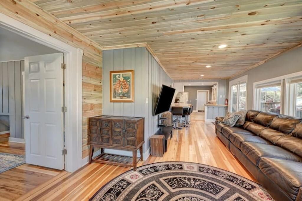 Photo of Livingroom in Evergreen