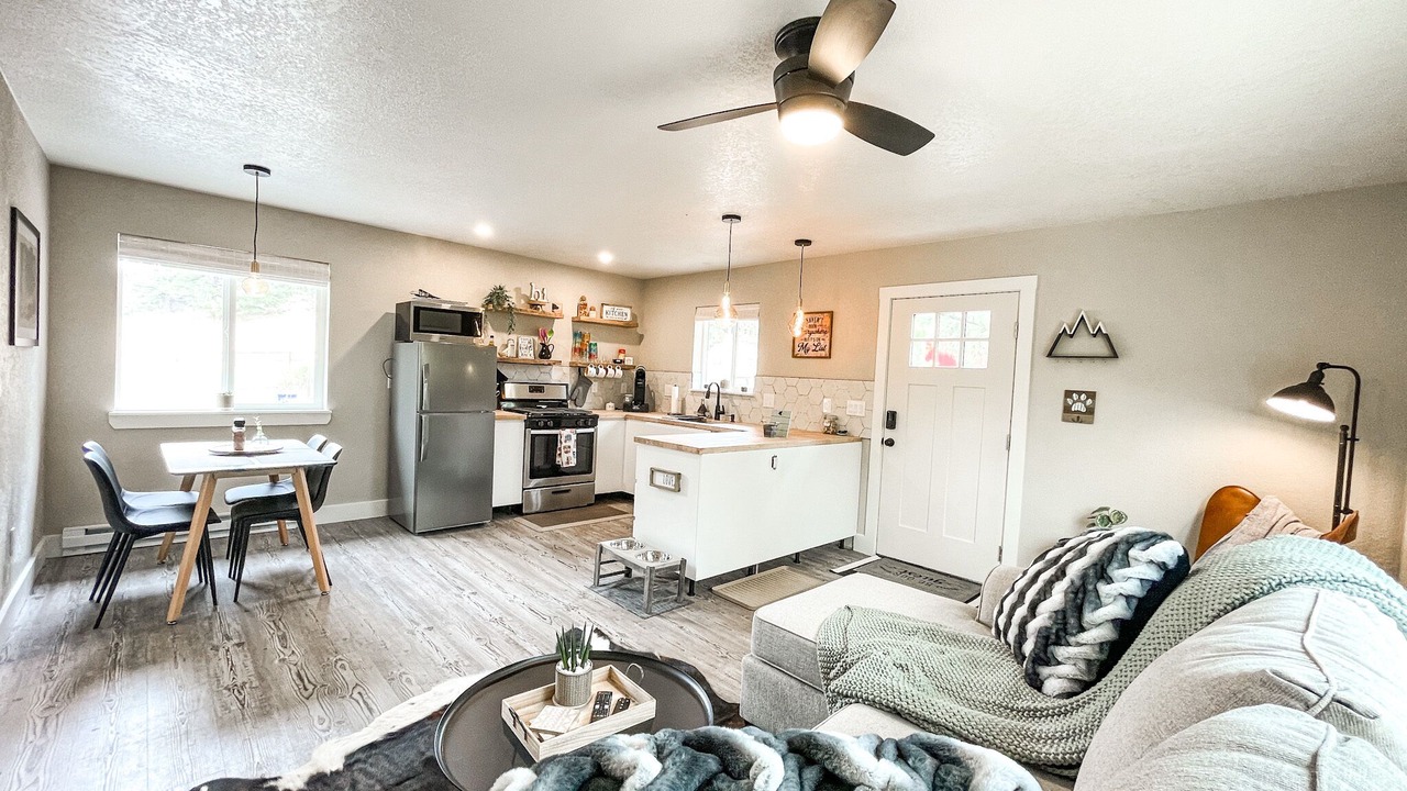 Photo of Livingroom in East Colorado Springs