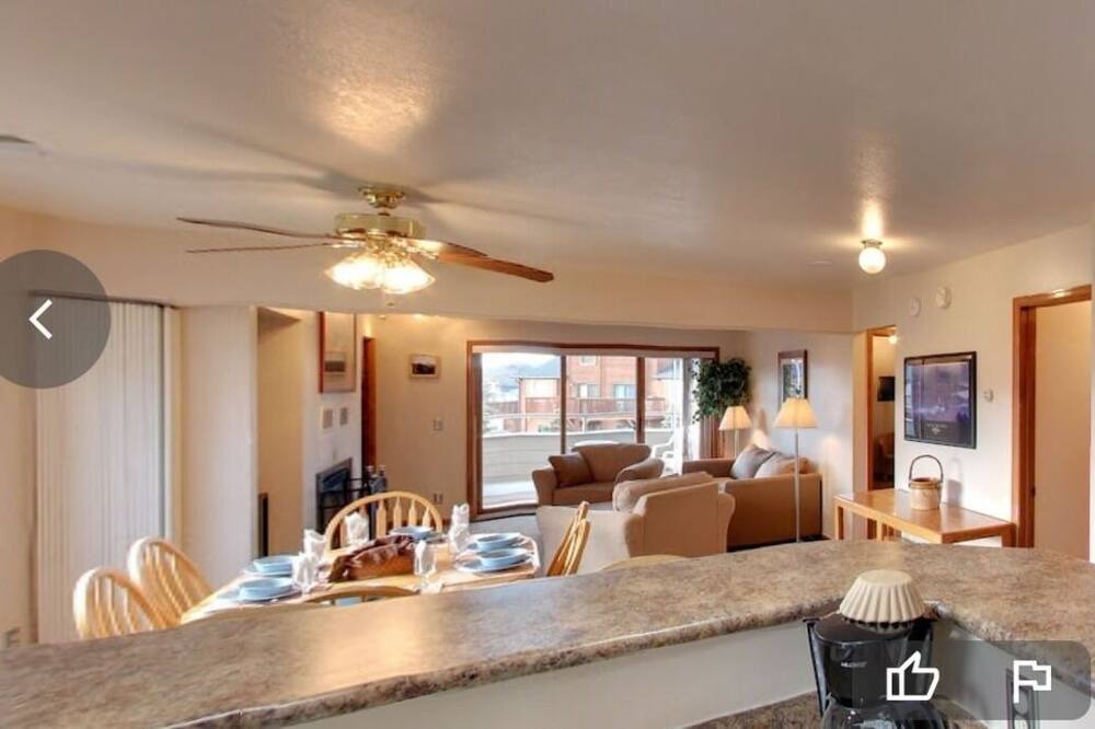 Photo of Bedroom in Summit Cove