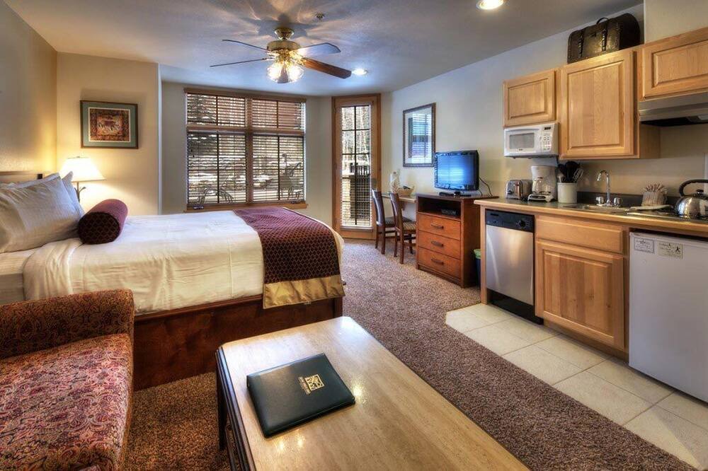 Photo of Bedroom in Four O'Clock
