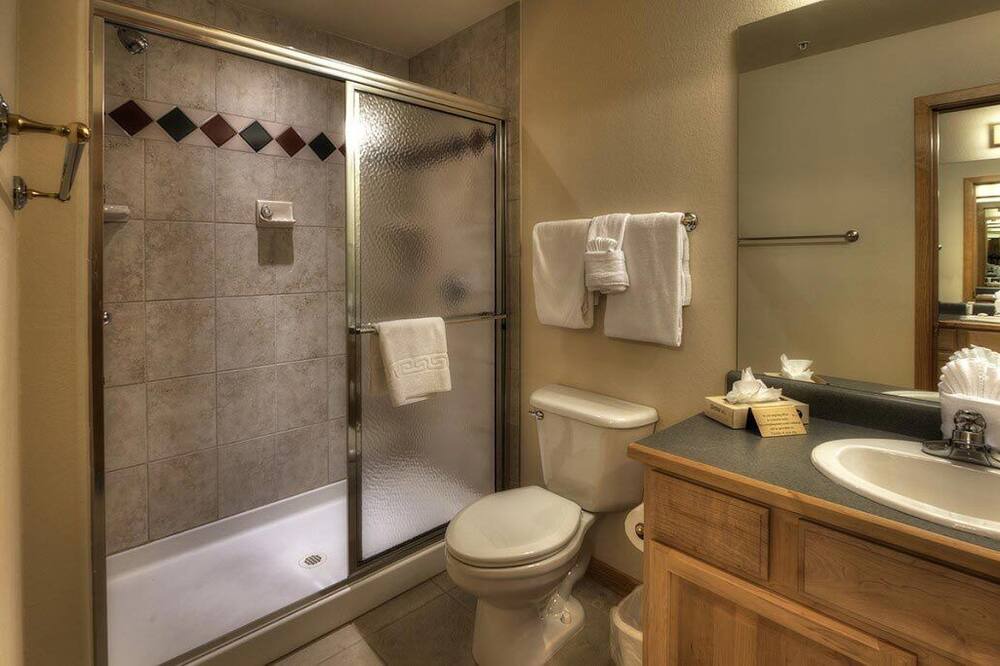 Photo of Bathroom in Four O'Clock