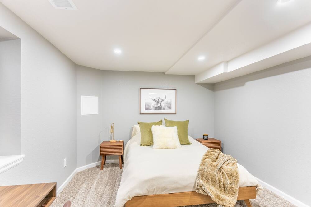 Photo of Bedroom in Scenic Heights