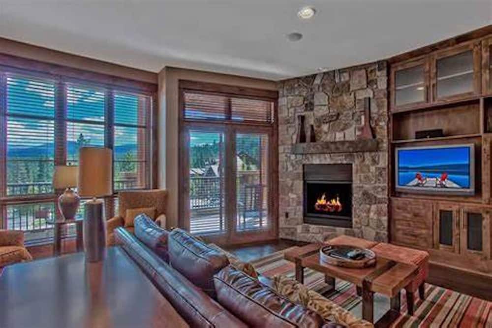 Photo of Livingroom in Beaver Creek