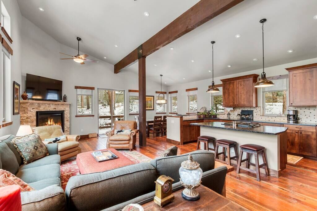 Photo of Livingroom in Lakeshore