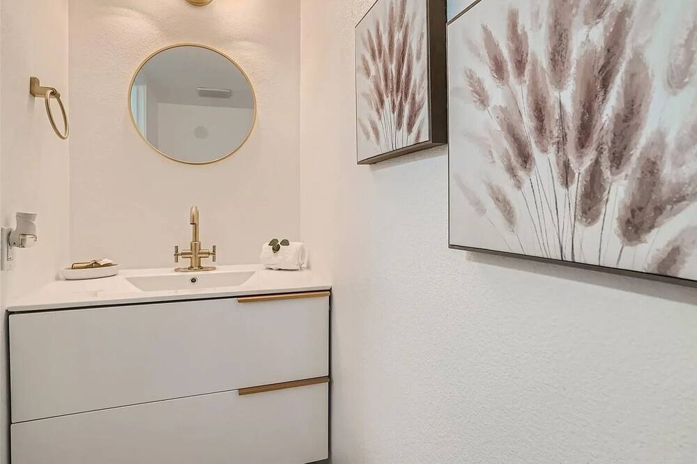 Photo of Bathroom in Ken Caryl Ranch Plains