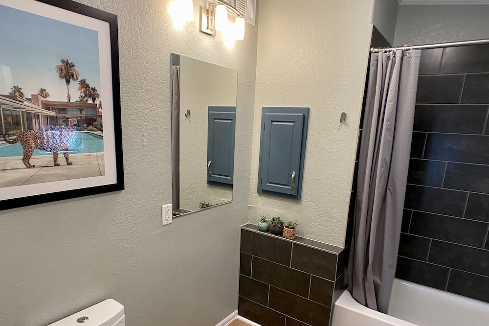 Photo of Bathroom in Cole