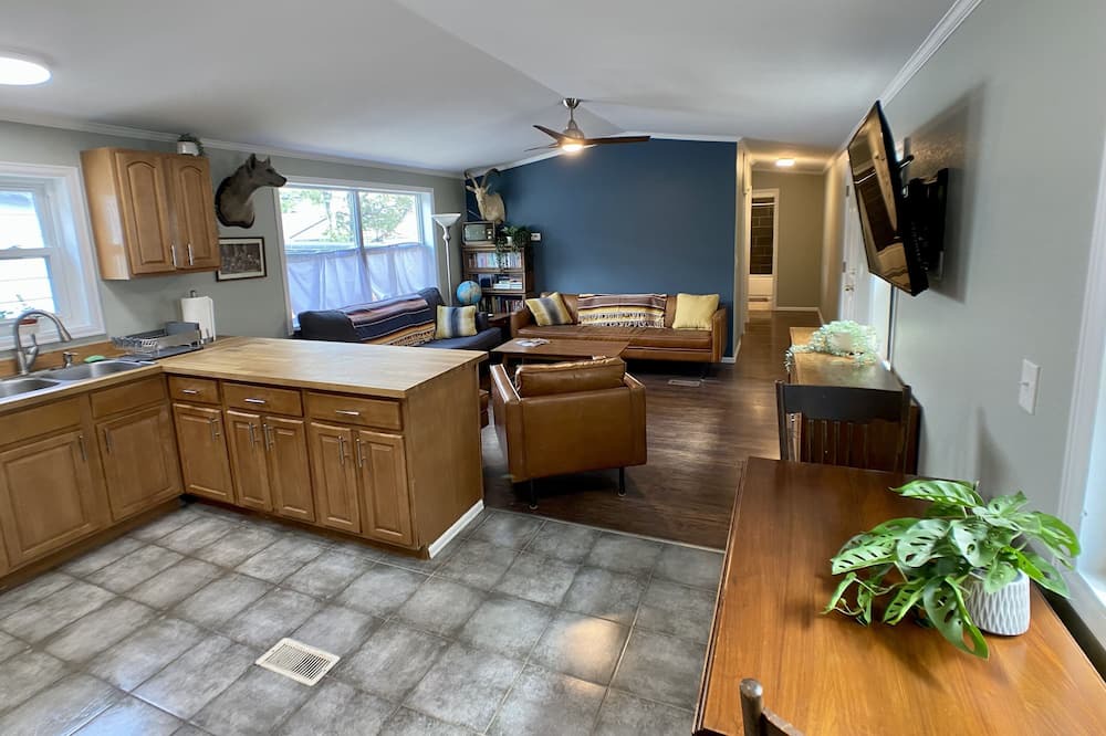 Photo of Livingroom in Cole