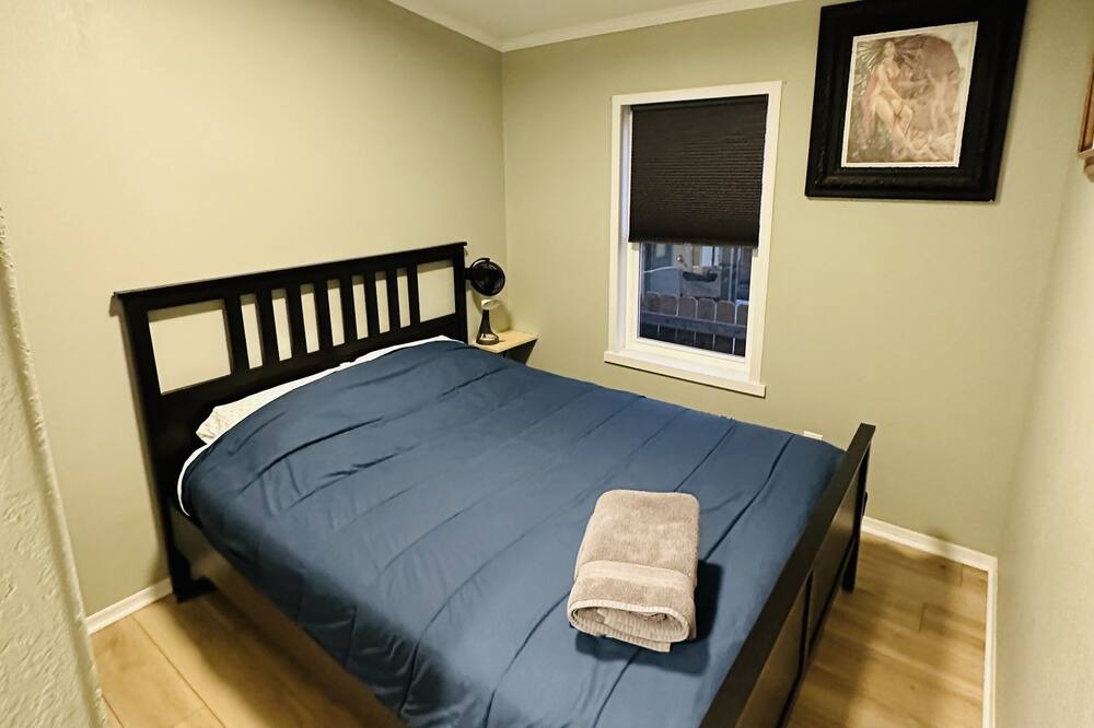 Photo of Bedroom in Cole