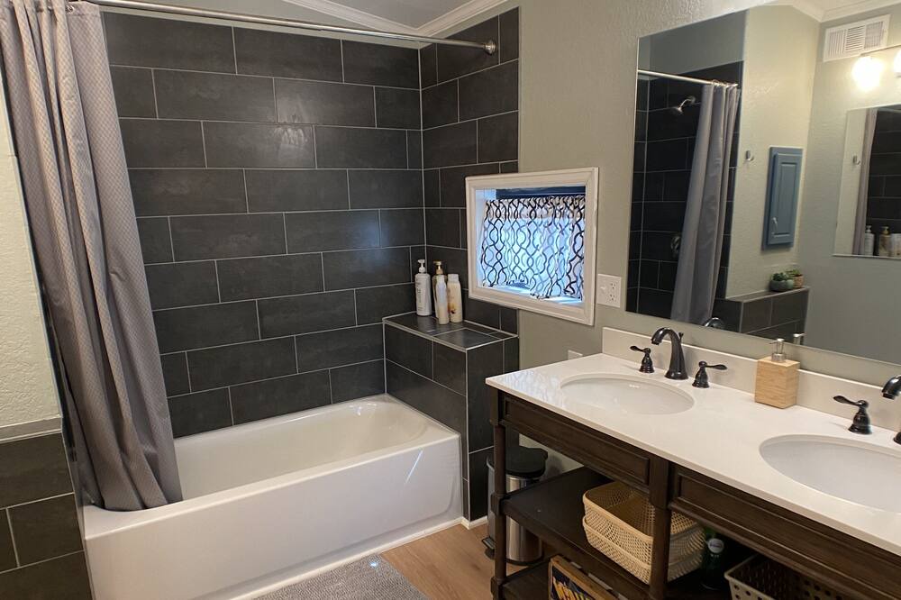 Photo of Bathroom in Cole