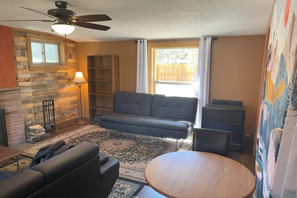 Photo of Livingroom in Bailey