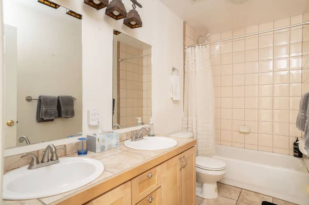 Photo of Bathroom in Curtis Park