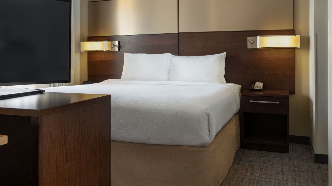 Photo of Bedroom in I-435 West KC-KS