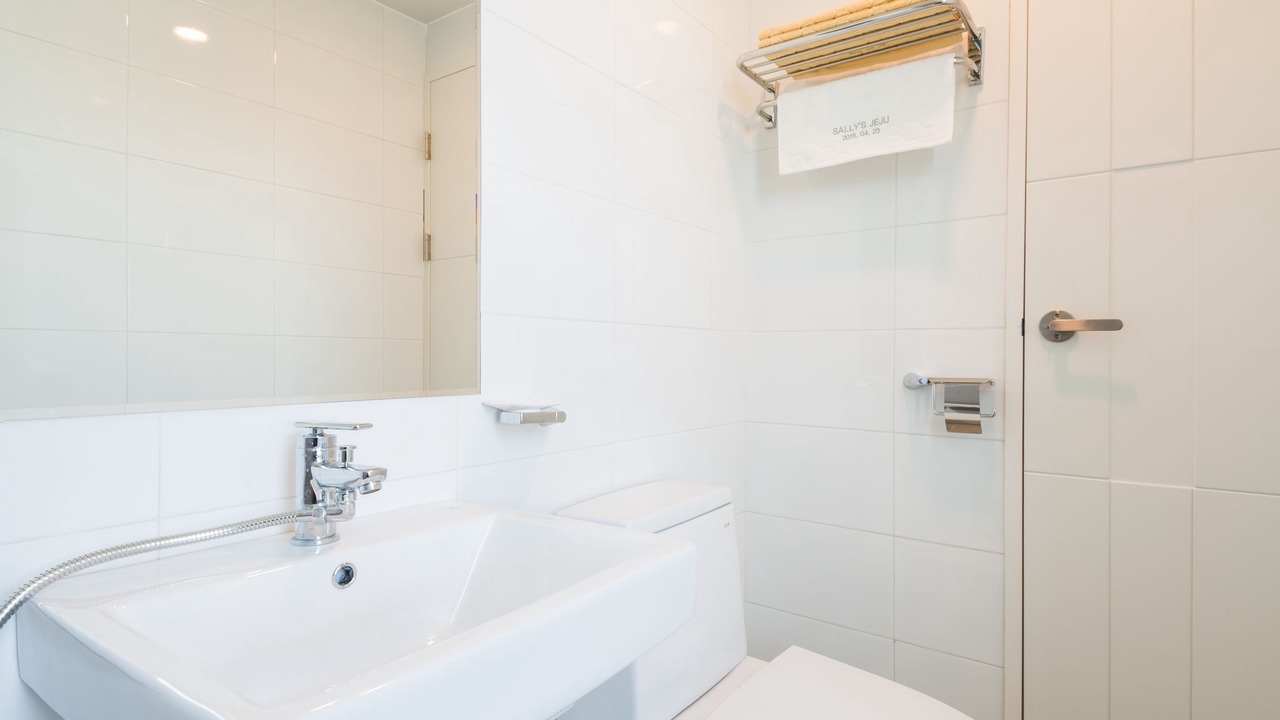 Photo of Bathroom in Aewol