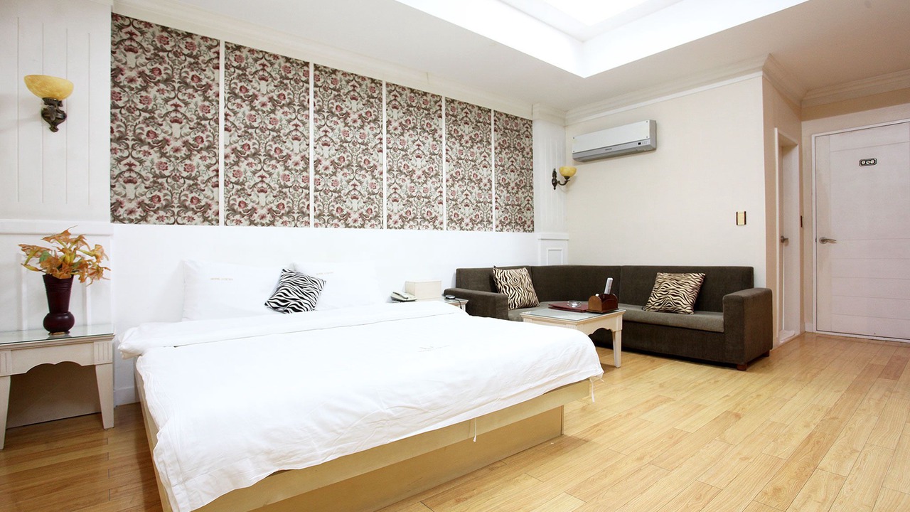 Photo of Bedroom in Osan