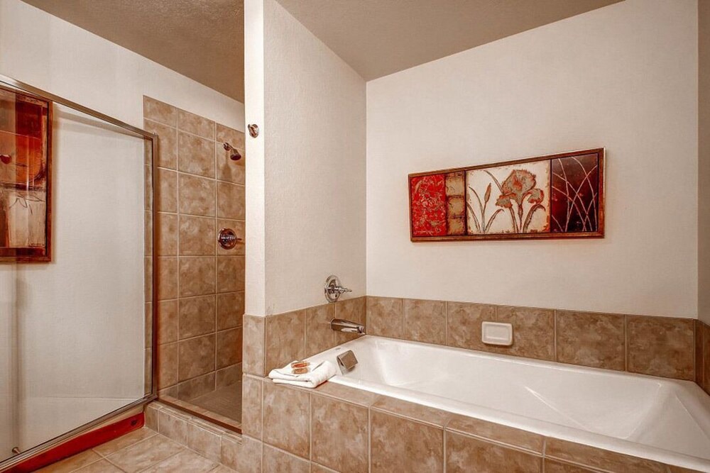 Photo of Bathroom in Peak 9