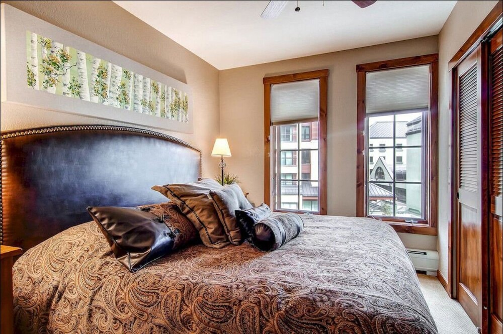 Photo of Bedroom in Peak 9