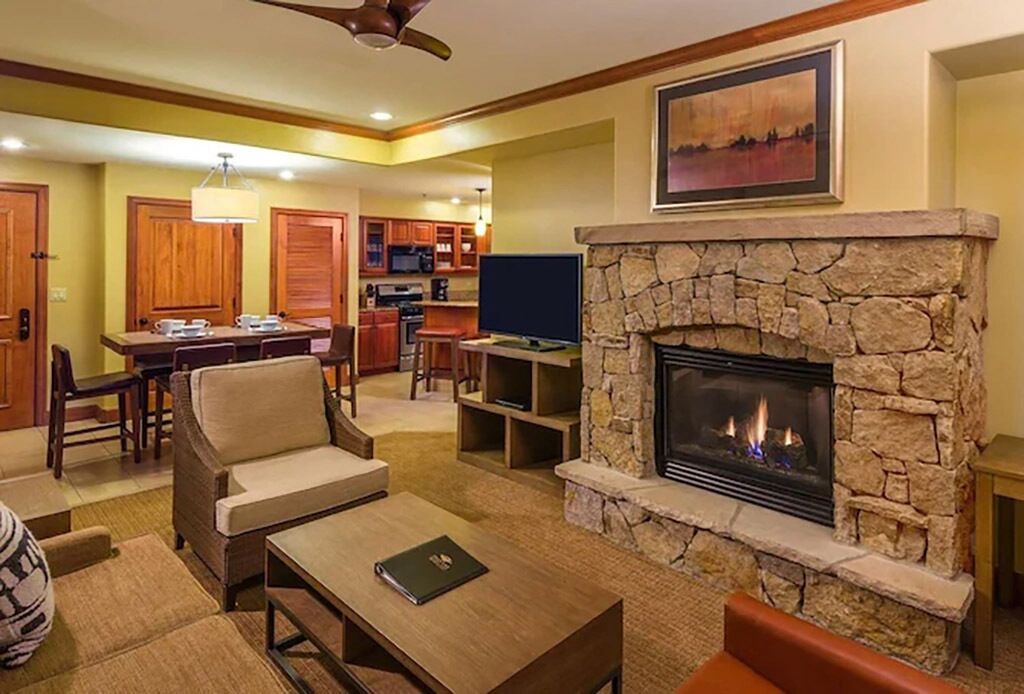 Photo of Livingroom in Peak 9