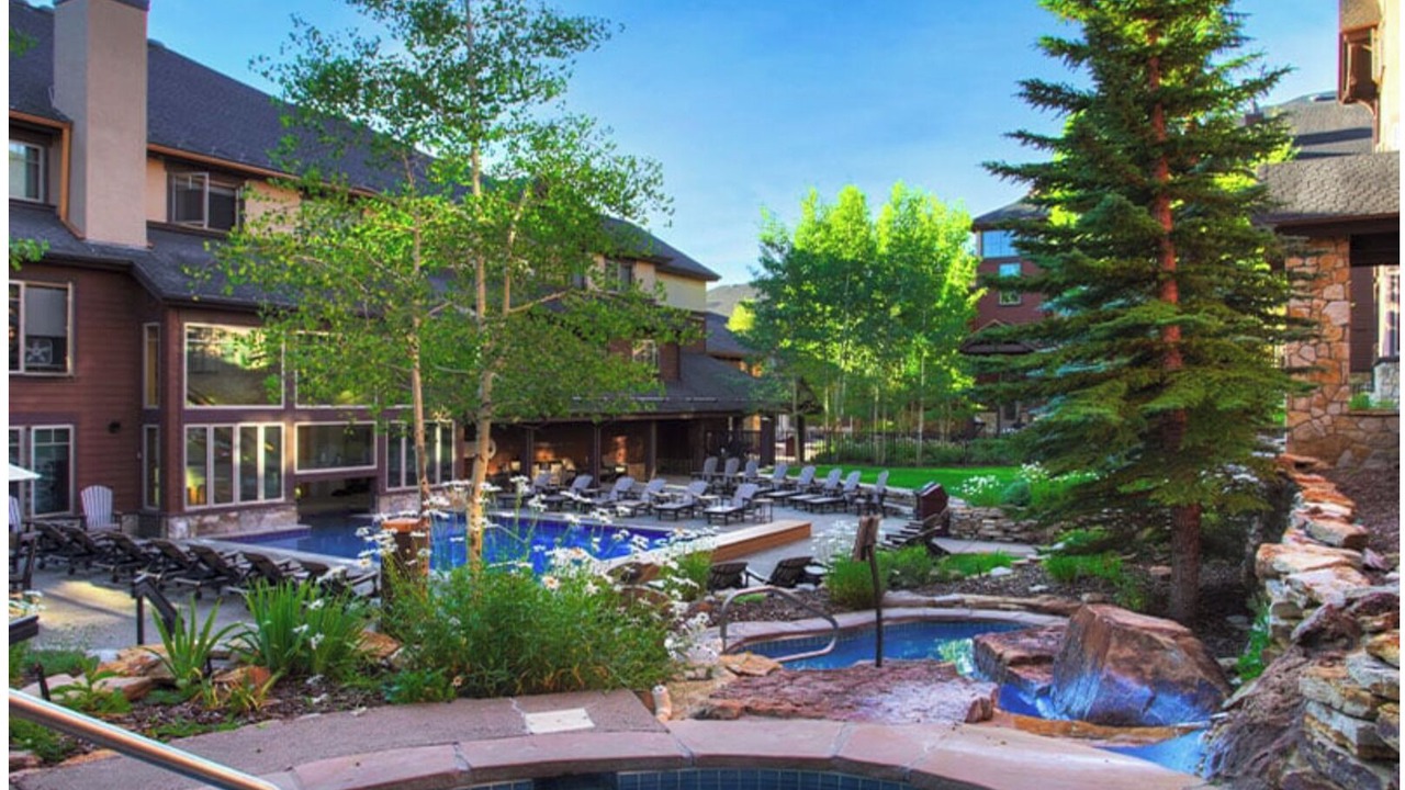 Photo of Outdoor in Four O'Clock