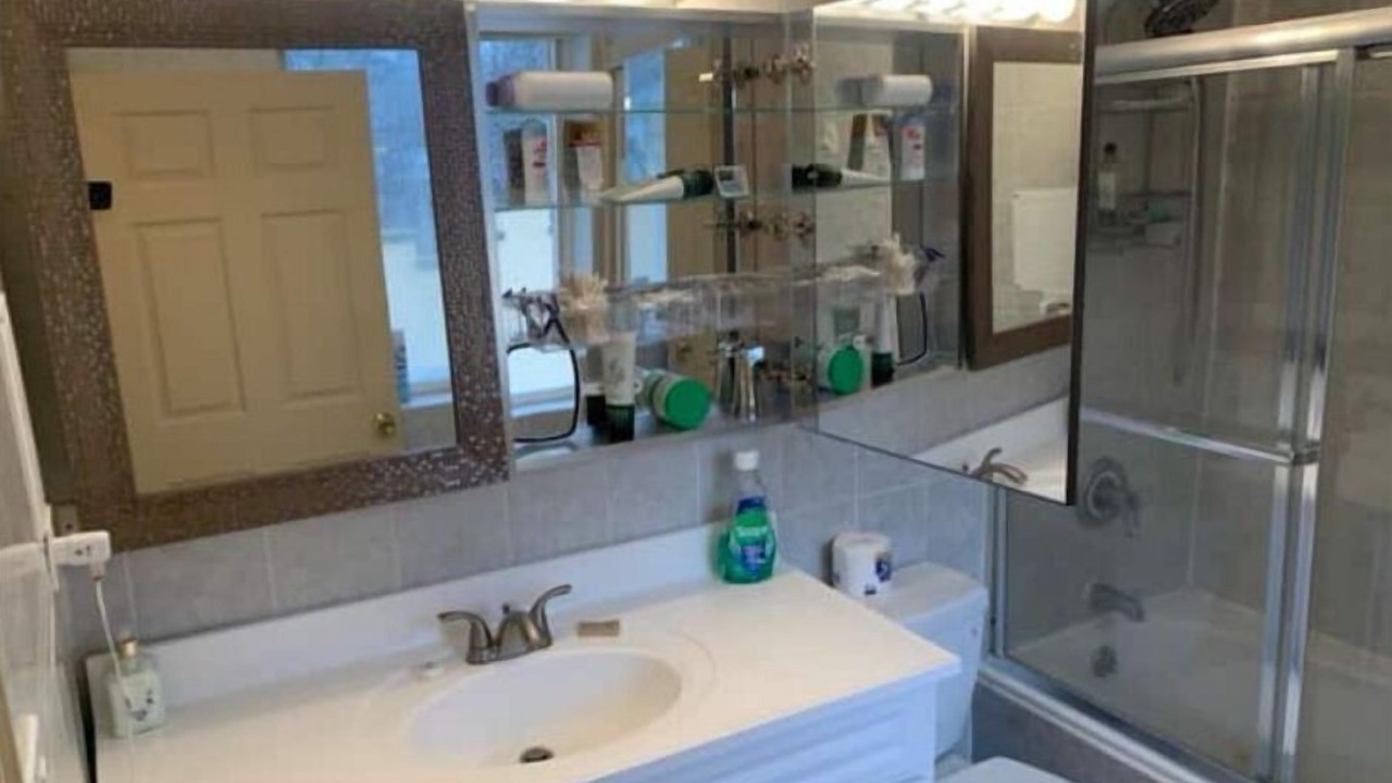 Photo of Bathroom in North Riverdale