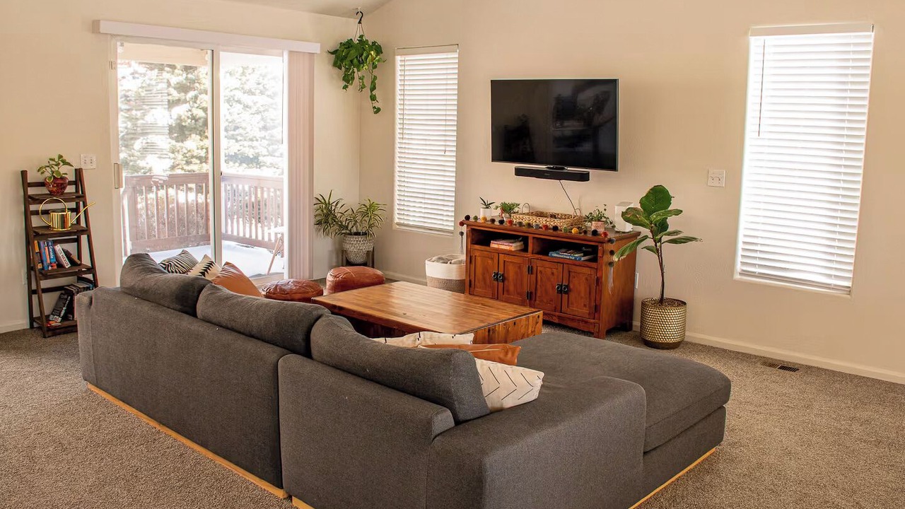 Photo of Livingroom in Jefferson Gardens