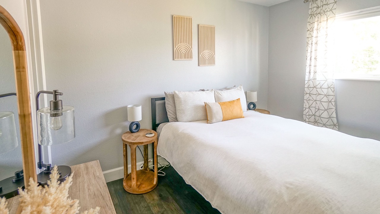 Photo of Bedroom in Glenwood Grove - North Iris