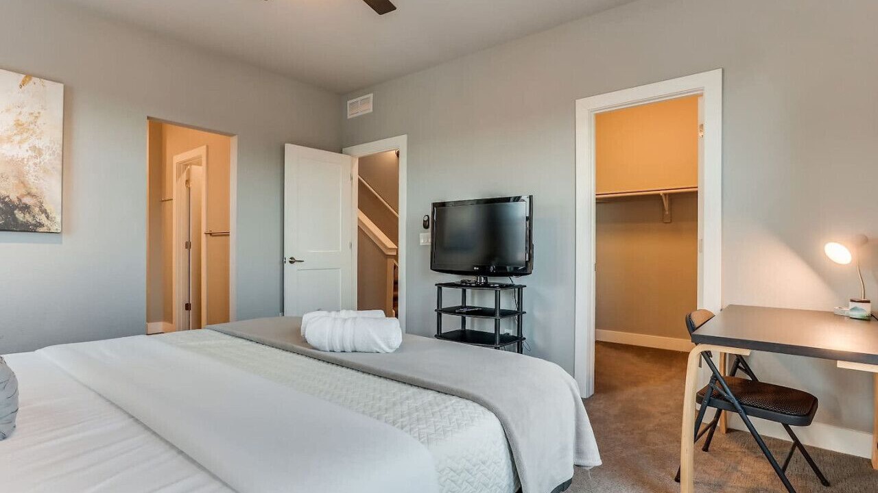 Photo of Bedroom in Lincoln Park